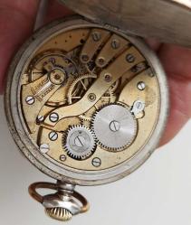 İSVİÇRE ASLAN FİGÜRLÜ ÖZEL YAPTIRILAN ANCRE MARKA ORİJİNAL ANTİK KURMALI MUHTEŞEM BAKIMLI GÜMÜŞ KASA CEP SAATİ G1A1L1A1 ÇOK NADİR