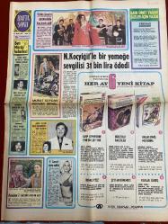 HAFTA SONU GAZETESİ DOĞUM GÜNÜ HEDİYESİ  ( Turkish Newspaper ) - 17 EKİM 1971 -TAM TAKIM 6 SAYFADIR -Türkan Şoray -Aytaç Arman -Fatma Girik -Nilüfer Koçyiğit -Ahmet Sezgin -Neşe Karaböcek -Feri Cansel -Keloğlan -Ayvaz Balkaya -Altan Erbulak -Murat Soydan -Tanju Okan -Barış Manço -Ödemiş Erdoğan -Şenay -Aretha Franklin -Procol Harum -Cilla Black -Ahmet Hoşgör -Sadettin Işık -Claudine Auger -John Wayne -Philippe Labronn -Charles Bronson -Glenda Jackson -Ayşe Abla -Tacettin Uygun -Ferdi Özbeğen -Azmi Nihad -Selda Bağcan -Demir Karahan -Erol Evgin -Orhan Atasoy -Gülsen Yetkin -Hüseyin Bayburt -Necdet Kambek -Vediye Bursalı -Nuran Kavlanlı -Müfit Brandt -Fikri Yalçın -Boşnak Paşa -Hüseyin Hümeyra Paşa -Harold Vick -Martha Reeves -Rüştü Demirci -Bedri Ayseli -Sevim Deran -Gülden Karaböcek -Cengiz Coşkuner -Dursun Sakın -Muzaffer Şahin -Abdullah Tan -Serpil Örümcer -Selma Güneri -Gönül Yüksel -Altan Poyraz -Erol Taş -Erdo Vatan -Nevin Nuray -Gülsen Kamu -Doğan Cankırılı -Yılmaz Güney -Süha Do