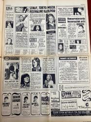 HAFTA SONU GAZETESİ DOĞUM GÜNÜ HEDİYESİ  ( Turkish Newspaper ) - 17 EKİM 1971 -TAM TAKIM 6 SAYFADIR -Türkan Şoray -Aytaç Arman -Fatma Girik -Nilüfer Koçyiğit -Ahmet Sezgin -Neşe Karaböcek -Feri Cansel -Keloğlan -Ayvaz Balkaya -Altan Erbulak -Murat Soydan -Tanju Okan -Barış Manço -Ödemiş Erdoğan -Şenay -Aretha Franklin -Procol Harum -Cilla Black -Ahmet Hoşgör -Sadettin Işık -Claudine Auger -John Wayne -Philippe Labronn -Charles Bronson -Glenda Jackson -Ayşe Abla -Tacettin Uygun -Ferdi Özbeğen -Azmi Nihad -Selda Bağcan -Demir Karahan -Erol Evgin -Orhan Atasoy -Gülsen Yetkin -Hüseyin Bayburt -Necdet Kambek -Vediye Bursalı -Nuran Kavlanlı -Müfit Brandt -Fikri Yalçın -Boşnak Paşa -Hüseyin Hümeyra Paşa -Harold Vick -Martha Reeves -Rüştü Demirci -Bedri Ayseli -Sevim Deran -Gülden Karaböcek -Cengiz Coşkuner -Dursun Sakın -Muzaffer Şahin -Abdullah Tan -Serpil Örümcer -Selma Güneri -Gönül Yüksel -Altan Poyraz -Erol Taş -Erdo Vatan -Nevin Nuray -Gülsen Kamu -Doğan Cankırılı -Yılmaz Güney -Süha Do