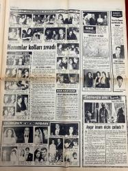 HAFTA SONU GAZETESİ DOĞUM GÜNÜ HEDİYESİ  ( Turkish Newspaper ) - 17 EKİM 1971 -TAM TAKIM 6 SAYFADIR -Türkan Şoray -Aytaç Arman -Fatma Girik -Nilüfer Koçyiğit -Ahmet Sezgin -Neşe Karaböcek -Feri Cansel -Keloğlan -Ayvaz Balkaya -Altan Erbulak -Murat Soydan -Tanju Okan -Barış Manço -Ödemiş Erdoğan -Şenay -Aretha Franklin -Procol Harum -Cilla Black -Ahmet Hoşgör -Sadettin Işık -Claudine Auger -John Wayne -Philippe Labronn -Charles Bronson -Glenda Jackson -Ayşe Abla -Tacettin Uygun -Ferdi Özbeğen -Azmi Nihad -Selda Bağcan -Demir Karahan -Erol Evgin -Orhan Atasoy -Gülsen Yetkin -Hüseyin Bayburt -Necdet Kambek -Vediye Bursalı -Nuran Kavlanlı -Müfit Brandt -Fikri Yalçın -Boşnak Paşa -Hüseyin Hümeyra Paşa -Harold Vick -Martha Reeves -Rüştü Demirci -Bedri Ayseli -Sevim Deran -Gülden Karaböcek -Cengiz Coşkuner -Dursun Sakın -Muzaffer Şahin -Abdullah Tan -Serpil Örümcer -Selma Güneri -Gönül Yüksel -Altan Poyraz -Erol Taş -Erdo Vatan -Nevin Nuray -Gülsen Kamu -Doğan Cankırılı -Yılmaz Güney -Süha Do