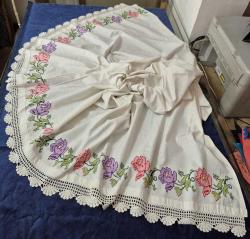 KANAVİÇE İŞLEMELİ ETEK 105 X 200 CM.