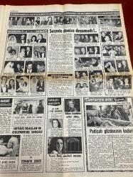HAFTA SONU GAZETESİ DOĞUM GÜNÜ HEDİYESİ  ( Turkish Newspaper ) - 31 EKİM 1971 -TAM TAKIM 6 SAYFADIR -Cüneyt Arkın -Neşe Karaböcek -Sedef Ecer -Feri Cansel -Selda Eser -Barış Manço -Ekrem Bora -Ümit Yaşar Oğuzcan -Tanju Gürsu -Oya Peri -Nazan Berk -Berkant -Serpil Örümcer -Yıldıray Çınar -Ali Çetin -Gökben -Nazan Berk -Azmi Nihad -Michele Carey -Janet Munro -Jacqueline Bisset -Marie Laforet -Herbie Mann -Ajda Pekkan -Jackson 5 -Steve Stevens -Ruşen Demirci -Mihrican Bahar -Sevim Deran -Cengiz Coşkuner -Dursun Sakın -Muzaffer Şahin -İbrahim Özoral -Zeki Müren -Teoman -Ferdi Özbeğen -Tacettin Uygun -Nihal Erdoğan -Bedri Ayseli -Rüştü Demirci -Füsun Demirci -Fikret Aksu -Mehmet Uslu -Aziz Gökçek -Meriç Korkmaz -Ayşe Abla -Suat Uygun -Hülya Koçyiğit -Murat Soydan -Hüseyin Baradan -Altan Erbulak -Şenay -Ahmet Sezgin -Yılmaz Güney -Neşe Can -İlhan Bican -Neşe Karaböcek -Feridun Karakaya -Muammer Karaca -Emel Sayın - Cüneyt Arkın kriz geçiriyor -Neşe Karaböcek Rusya’ya gidiyor -Sedef Ecer okum