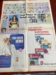 HAFTA SONU GAZETESİ DOĞUM GÜNÜ HEDİYESİ  ( Turkish Newspaper ) - 31 EKİM 1971 -TAM TAKIM 6 SAYFADIR -Cüneyt Arkın -Neşe Karaböcek -Sedef Ecer -Feri Cansel -Selda Eser -Barış Manço -Ekrem Bora -Ümit Yaşar Oğuzcan -Tanju Gürsu -Oya Peri -Nazan Berk -Berkant -Serpil Örümcer -Yıldıray Çınar -Ali Çetin -Gökben -Nazan Berk -Azmi Nihad -Michele Carey -Janet Munro -Jacqueline Bisset -Marie Laforet -Herbie Mann -Ajda Pekkan -Jackson 5 -Steve Stevens -Ruşen Demirci -Mihrican Bahar -Sevim Deran -Cengiz Coşkuner -Dursun Sakın -Muzaffer Şahin -İbrahim Özoral -Zeki Müren -Teoman -Ferdi Özbeğen -Tacettin Uygun -Nihal Erdoğan -Bedri Ayseli -Rüştü Demirci -Füsun Demirci -Fikret Aksu -Mehmet Uslu -Aziz Gökçek -Meriç Korkmaz -Ayşe Abla -Suat Uygun -Hülya Koçyiğit -Murat Soydan -Hüseyin Baradan -Altan Erbulak -Şenay -Ahmet Sezgin -Yılmaz Güney -Neşe Can -İlhan Bican -Neşe Karaböcek -Feridun Karakaya -Muammer Karaca -Emel Sayın - Cüneyt Arkın kriz geçiriyor -Neşe Karaböcek Rusya’ya gidiyor -Sedef Ecer okum