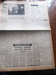 Ulus Gazetesi - Turkish Newspaper - 9 Şubat 1958 - Kıbrıs Türkleri Londra'da büyük toplantı yapacak - Kütahya Bolu'yu 1-0 yendi fotoğraf - Beşiktaş 2 Adalet 0 - Samet Ağaoğlu Devlet Bakanı oldu - Profesör Hüseyin Nail Kubalı olayı ile ilgili bir sözlü soru - basın teknisyenleri sendikası toplandı fotoğraf - 318 imzalı telgraf bakana çekilmiştir - Celal Bayar Libya'da - Ayşen Sonuvar  son moda şapkalar defilesi Fotoğrafı - Vatan Yolunda Milli mücadele hatıraları yazan Yakup Kadri Karaosmanoğlu Yazı Dizisi - partilerarası mücadele üçüncü boyut dış siyaset yazan Bülent Ecevit - Tokori köprüsü filmi renkli sinemada - kanlı eller filmi Gölbaşı sinemasında - duvaklı göl filmi Nur sinemasında - canavar tohumu filmi Ankara sinemasında - Ankara'da 24 saat sinema tiyatro programı - güreşte Finlilere 4 3 yenildik - Mustafa Dağıstanlı Melbourne olimpiyatlarında kendini sikletinde şampiyonluğa götüren güreşlerden birinde fotoğraf - Doğubank - tamek domates suyu -  Garanti Bankası