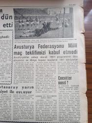 Ulus Gazetesi - Turkish Newspaper - 11 Şubat 1958 - Atina'da Kıbrıs'ın geleceği için görüşmeler yapılıyor - bahar havası yaşayan başkentliler Dün bundan bol bol faydalandılar fotoğraf - CHP'nin en kuvvetli tarafı tesanüttür - yargıç ödenekleri arttırılıyor - Adnan Menderes'in Bursa Demokrat Parti kongresinde verdiği ve radyoda okunan demeci - Celal Bayar dönüyor - Arap birliğinin yeni başkenti Şam oldu - Asım Eren'in başbakana telgrafı - birleşik Amerika Fransa ile Tunus arasında arabuluculuk yapacak - Vatan Yolunda Milli mücadele hatıraları yazan Yakup Kadri Karaosmanoğlu Yazı Dizisi - gaf mı itiraf mı yazan Bülent Ecevit - vur fakat gülme yazan Yakup Kadri Karaosmanoğlu - komisyon Zeki Zeren'in dersini inceliyor - Ankara'da 24 saat sinema tiyatro programı - Ankara İstanbul Radyosu Programı - pek yakında senenin en büyük filmi Aida Sophia Loren - Fransız kültür merkezi'nde konferans - boks milli takımımız dün gece Tahran'a hareket etti - Galatasaray yarın emniyet ile oynuyor