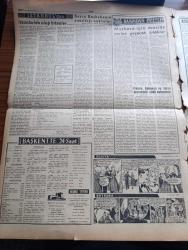 Ulus Gazetesi - Turkish Newspaper - 3 Mart 1958 - cesetlerle dolu Üsküdar vapurunun yerini şamandıra gösteriyor - denizden ancak 20 ceset çıkarılabildi Fotoğrafı - geminin battığı yer tespit edildi 55 kişinin cenazesi törenle kaldırıldı - CHP Meclisi üzüntüsünü açıkladı - facia yerinden çizgiler Rıhtım boyu dehşet verici ve korkunç - üsküdarlı Ahmet Üsküdar'da öldü - fotoğraftaki yaşlı adam dalgalar arasından canlı kurtarıldı fakat karaya çıkınca aklını kaybetti - Üsküdar vapurunun kurtarılan biletçisi Kamil Özçok faciayı anlatıyor fotoğraf - Yunan başbakanı karamanlis istifa etti - Karapürçek yazan M. Sunullah Arısoy Yazı Dizisi - Tunus Fransa yazan Ahmet Şükrü Esmer - Ankara'da 24 saat sinema tiyatro programı - Galatasaray Altay'ı da Dün 3-0 mağlup etti - Turgay Şeren sakatlanıp hastaneye kaldırıldı fotoğraf - Demirspor Gençlerbirliğini rahatlıkla 3-1 yendi - Hilal karşısında Hacettepe kazandı - senelerin en büyük filmi Aida büyük sinemada - aşk uğruna katil filmi renkli sinemada