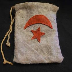 LOT.18 » ESKİLERDEN AY YILDIZLI KESE. TAMAMEN EL DİKİŞİ.