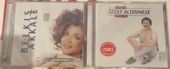 2 CD Belkıs Akkale Güvercinim Sevdiğime pişman ettin İzzet Altınmeşe SIFIR JELATİNLİ AMBALAJINDADIR Belkıs cd kutusu içindeki göbek çatlaktır kutuyu sallayınca ses çıkıyor