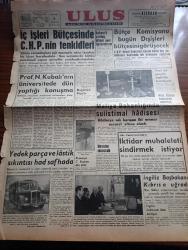 Ulus Gazetesi - Turkish Newspaper - 8 Ocak 1958 - İçişleri bütçesinde CHP'nin tenkitleri - Profesör Hüseyin Nail Kubalının üniversitede dün yaptığı konuşma - Bütçe komisyonu bugün Dışişleri bütçesini görüşecek - yeni bir gençlik teşkilatı kuruluyor - Profesör Hüseyin Nail Kubalı hakkında tahkikat - maliye bakanlığında suistimal hadisesi - Hürriyet Partisi'nin bildirisi iktidar muhalefeti sindirmek istiyor - İngiliz başbakanı Mac Millan Kıbrıs'a uğradı - NATO kumandanı Paul D. Harkins türkçe öğreniyor fotoğraf - yedek parça ve lastik sıkıntısı had safhada - Romanya Cumhurbaşkanı Petru Groza öldü - Vatan Yolunda Milli mücadele hatıraları yazan Yakup Kadri Karaosmanoğlu Yazı Dizisi - boşuna emek yazan Bülent Ecevit - Amerika ve Bağdat Paktı yazan Ahmet Şükrü Esmer - Ankara'da 24 saat sinema tiyatro programı - Ankara İstanbul Radyosu Programı - Ankara birinci ligi'nin 8 takımı bugün bir toplantı yapıyor - Mısır'a gidecek olan bisiklet milli ekibimizden Aytekin İpek ve Mustafa Palaska foto