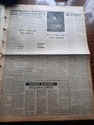 Ulus Gazetesi - Turkish Newspaper - 8 Ocak 1958 - İçişleri bütçesinde CHP'nin tenkitleri - Profesör Hüseyin Nail Kubalının üniversitede dün yaptığı konuşma - Bütçe komisyonu bugün Dışişleri bütçesini görüşecek - yeni bir gençlik teşkilatı kuruluyor - Profesör Hüseyin Nail Kubalı hakkında tahkikat - maliye bakanlığında suistimal hadisesi - Hürriyet Partisi'nin bildirisi iktidar muhalefeti sindirmek istiyor - İngiliz başbakanı Mac Millan Kıbrıs'a uğradı - NATO kumandanı Paul D. Harkins türkçe öğreniyor fotoğraf - yedek parça ve lastik sıkıntısı had safhada - Romanya Cumhurbaşkanı Petru Groza öldü - Vatan Yolunda Milli mücadele hatıraları yazan Yakup Kadri Karaosmanoğlu Yazı Dizisi - boşuna emek yazan Bülent Ecevit - Amerika ve Bağdat Paktı yazan Ahmet Şükrü Esmer - Ankara'da 24 saat sinema tiyatro programı - Ankara İstanbul Radyosu Programı - Ankara birinci ligi'nin 8 takımı bugün bir toplantı yapıyor - Mısır'a gidecek olan bisiklet milli ekibimizden Aytekin İpek ve Mustafa Palaska foto
