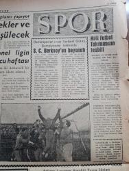 Ulus Gazetesi - Turkish Newspaper - 8 Ocak 1958 - İçişleri bütçesinde CHP'nin tenkitleri - Profesör Hüseyin Nail Kubalının üniversitede dün yaptığı konuşma - Bütçe komisyonu bugün Dışişleri bütçesini görüşecek - yeni bir gençlik teşkilatı kuruluyor - Profesör Hüseyin Nail Kubalı hakkında tahkikat - maliye bakanlığında suistimal hadisesi - Hürriyet Partisi'nin bildirisi iktidar muhalefeti sindirmek istiyor - İngiliz başbakanı Mac Millan Kıbrıs'a uğradı - NATO kumandanı Paul D. Harkins türkçe öğreniyor fotoğraf - yedek parça ve lastik sıkıntısı had safhada - Romanya Cumhurbaşkanı Petru Groza öldü - Vatan Yolunda Milli mücadele hatıraları yazan Yakup Kadri Karaosmanoğlu Yazı Dizisi - boşuna emek yazan Bülent Ecevit - Amerika ve Bağdat Paktı yazan Ahmet Şükrü Esmer - Ankara'da 24 saat sinema tiyatro programı - Ankara İstanbul Radyosu Programı - Ankara birinci ligi'nin 8 takımı bugün bir toplantı yapıyor - Mısır'a gidecek olan bisiklet milli ekibimizden Aytekin İpek ve Mustafa Palaska foto