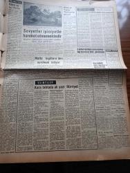 Ulus Gazetesi - Turkish Newspaper - 4 Ocak 1958 - İşçi Partisi gölge bakanı George Brown'un basın toplantısı Kıbrıs'ı taksim makul hal çaresi değildir - İşçi Partisi gölge bakanı George Brown Kasım Gülek'in evinden ayrılırken fotoğraf - Türkiye'de Kıbrıs çalışmaları - Fransızlar Tunus topraklarına girdi - Osman Bölükbaşı duruşmasına gelmedi - 29 yıl sonra Güney kutbuna ilk defa olarak gidildi - Ankara gazeteciler sendikasının balo hazırlığı fotoğraf - Shakespeare'in ünlü eseri ile canlanan veronalı aşık Juliet'in mezarı fotoğraf - Vatan Yolunda Milli mücadele hatıraları yazan Yakup Kadri Karaosmanoğlu Yazı Dizisi - Markizde Sevignenin kehaneti yazan Leyla Çambel - Kara tahtada ak yazı Hürriyet yazan Oktay Verel - Kıbrıs ve İşçi Partisi Yarın Ahmet Şükrü Esmer - Doğu çikolata fabrikası açıldı - siyasi koğuş yazan Örsan Öymen - Ankara İstanbul Radyosu Programı - futbol liginde 2. Devre başlıyor - Demirsporlar serbest güreş şampiyonası bugün saat 19.00'da başlayacak - Fenerbahçe basketbol