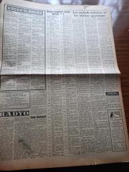 Ulus Gazetesi - Turkish Newspaper - 4 Ocak 1958 - İşçi Partisi gölge bakanı George Brown'un basın toplantısı Kıbrıs'ı taksim makul hal çaresi değildir - İşçi Partisi gölge bakanı George Brown Kasım Gülek'in evinden ayrılırken fotoğraf - Türkiye'de Kıbrıs çalışmaları - Fransızlar Tunus topraklarına girdi - Osman Bölükbaşı duruşmasına gelmedi - 29 yıl sonra Güney kutbuna ilk defa olarak gidildi - Ankara gazeteciler sendikasının balo hazırlığı fotoğraf - Shakespeare'in ünlü eseri ile canlanan veronalı aşık Juliet'in mezarı fotoğraf - Vatan Yolunda Milli mücadele hatıraları yazan Yakup Kadri Karaosmanoğlu Yazı Dizisi - Markizde Sevignenin kehaneti yazan Leyla Çambel - Kara tahtada ak yazı Hürriyet yazan Oktay Verel - Kıbrıs ve İşçi Partisi Yarın Ahmet Şükrü Esmer - Doğu çikolata fabrikası açıldı - siyasi koğuş yazan Örsan Öymen - Ankara İstanbul Radyosu Programı - futbol liginde 2. Devre başlıyor - Demirsporlar serbest güreş şampiyonası bugün saat 19.00'da başlayacak - Fenerbahçe basketbol