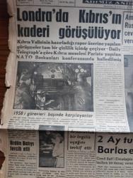 Ulus Gazetesi - Turkish Newspaper - 2 Ocak 1958 - Londra'da Kıbrıs'ın kaderi görüşülüyor - 1958'i görevleri başında karşılayanlar fotoğraf - Suudi Arabistan Bağdat Paktına katılmayacak - Güney kutbuna doğru ilerleyen Fuchs dan hiçbir haber alınamadı - 2 ay tutuklu kalan Cemil Sait Barlas evine döndü eşiyle fotoğraf - eski milli eğitim bakanlarından Mustafa Necati Dün anıldı fotoğraf - Arnavutluk bir İngiliz uçağını Tevkif etti - Beşiktaş Vefa ile dün yenişemedi - yeni İsrail kabinesi - Vatan Yolunda Milli mücadele hatıraları yazan Yakup Kadri Karaosmanoğlu - muhalefetteki hükümet yazan Bülent Ecevit - Yeni yıl ve Titanik vapuru yazan Yakup Kadri Karaosmanoğlu - yılbaşını görevleri başında geçirenler röportaj Örsan Öymen - geçen yılın olayları - 1957 yılında kaybettiğimiz değerler - Ankara'da 24 saat sinema tiyatro programı - anti demokrasi çizen Mim Uykusuz - çöl esrarı filmi Ankara sinemasında - Gelin Ayşem filmi başrolde Muhterem Nur Altan Erbulak Gönül Beyhan park ve sus sinemasında