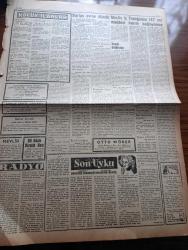 Ulus Gazetesi - Turkish Newspaper - 2 Ocak 1958 - Londra'da Kıbrıs'ın kaderi görüşülüyor - 1958'i görevleri başında karşılayanlar fotoğraf - Suudi Arabistan Bağdat Paktına katılmayacak - Güney kutbuna doğru ilerleyen Fuchs dan hiçbir haber alınamadı - 2 ay tutuklu kalan Cemil Sait Barlas evine döndü eşiyle fotoğraf - eski milli eğitim bakanlarından Mustafa Necati Dün anıldı fotoğraf - Arnavutluk bir İngiliz uçağını Tevkif etti - Beşiktaş Vefa ile dün yenişemedi - yeni İsrail kabinesi - Vatan Yolunda Milli mücadele hatıraları yazan Yakup Kadri Karaosmanoğlu - muhalefetteki hükümet yazan Bülent Ecevit - Yeni yıl ve Titanik vapuru yazan Yakup Kadri Karaosmanoğlu - yılbaşını görevleri başında geçirenler röportaj Örsan Öymen - geçen yılın olayları - 1957 yılında kaybettiğimiz değerler - Ankara'da 24 saat sinema tiyatro programı - anti demokrasi çizen Mim Uykusuz - çöl esrarı filmi Ankara sinemasında - Gelin Ayşem filmi başrolde Muhterem Nur Altan Erbulak Gönül Beyhan park ve sus sinemasında