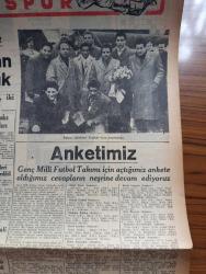 Ulus Gazetesi - Turkish Newspaper - 5 Şubat 1950 - İstanbul'da boks karşılaşması - geceki maçta İtalyan takımına mağlup olduk - Amerikalı boksör Geoy Maxim İngiliz Freddie Mills'i nakavtla yenmiştir fotoğraf - İtalyan boksörleri Yeşilköy Hava meydanında fotoğraf - Demirspor lokali bugün açılıyor - Kalespor müzikli bir müsamele tertipledi - Sabite Tur Müzeyyen Senar Cevat Kurtuluş yeni sinemada - ses yıldızı Nigar Bomonti aile saz salonunda - yeni sinemada Semahat Ergökmen veda konseri - zamane kızı filmi Yarın Ankara sinemasında - kılınçların gölgesinde filmi Sümer sinemasında - uçuruma doğrunun bize kazandırmış olduğu yeni bir yıldız Mediha Yelda fotoğraf - Greta Carbo caydı - yeni bir aşka düştüğü söylenen Susan Shaw'ın yeni pozu fotoğraf - John Howard Davies çevirmekte olduğu filmin bir sahnesinde Fotoğrafı - evlenecek misiniz alacağınız kızı Güney Amerika'dan seçiniz - satranç köşesi - yeni moda bir kadın şapkası fotoğraf - gar gazinosunda Ordu fındık gecesi - güzeller resmigeçidi