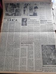 Ulus Pazar Gazetesi - Turkish Newspaper - 15 Nisan 1956 - erkekleri baştan çıkardığı için kadınların hışmına uğrayan bir kraliçe Gloria Pall fotoğraf - mizahi fıkralar - aileleri razı olmadığı için iskoçya'ya kaçıp evlenen iki genç fotoğraf - ihtiyar üstad Batı Almanya başbakanı Adenauer ile bir mülakat fotoğraf - çizgilerle eleştirme karikatür - Menderes ( D.P.yi çöktüren zat ) yazan Kemal Aşkar - tıbbi konular sara ( epilepsi) - sağlık fuarı - yalnız kalan Ingrid Bergman kızının yanına dönüyor fotoğraf - asker gözü ile bir gezinin düşündürdükleri yazan Hicret Cambazoğlu - Helikon ve diğerleri yazan İlhan K. Mimaroğlu - ecnebi karikatürler - Sarışın bomba Marilyn Monroe tamamen iyileşmiştir fotoğraf - Ulusun hikayesi Miss Morgan'ın korkusu - Paris'te Mommartre'daki Nouvelle Ev adlı gece kulübü havva'nın aşıkları isimli bir numaraya başlamıştır Fotoğrafı - karikatürcünün şakaları - İnanöz otobüsleri - Berkün bebe pazarı - çıplak ayaklı kontes filmi Ankara sinemasında - Garanti Bankası