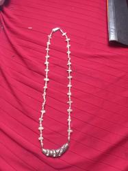 Tatlı su incisi kolye metal kısımlar 925 ayar gümüş taşlar ise kuvars tır