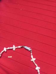 Tatlı su incisi kolye metal kısımlar 925 ayar gümüş taşlar ise kuvars tır