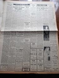 Halkçı Gazetesi - Turkish Newspaper - 26 Mayıs 1954 - Demokrat Parti içinde asalet yazan Hüseyin Cahit Yalçın Başmakale - güreşçilerimizin Tokyo'da büyük zaferi - güreşte Dünya şampiyonuyuz - takımımız bir puan farkla Rusları yendi - Hüseyin Akbaş'la Mustafa Dağıstanlı dünya şampiyonu oldular 4 ikinciliğimiz var - hükümet programı üzerinde yorumlar - Başbakan Adnan Menderes'in Amerika'ya gitmesi takarrür etti - devlet konservatuar imtihanında Gülden Aruman kemanı ile imtihan kapısında fotoğraf - maddi ve manevi asayiş yazan Nihat Erim - Kan kokan kadın nakleden SİS Yazı Dizisi - Ankara Paktı ve İtalya yazan Ahmet Şükrü Esmer - 2 mayısın manası yazan Bülent Ecevit - damada oda yok filmi Ankara sinemasında - sahte Baba filmi Park sinemasında - Galata köprüsü çökme tehlikesinde - dünyanın en ilgi çeken zengini Aga Han hayatını anlatıyor yazı dizisi - Ankara'da taksiler eczaneler listesi - çocuk sayfası - bilmece bulmaca - Nasrettin hoca'nın kuzusu - küçük kardeşlerin köşesi - Şiir