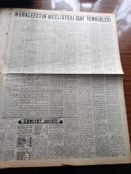 Halkçı Gazete - Turkish Newspaper - 27 Mayıs 1954 - ecnebi sermaye akını yazan Hüseyin Cahit Yalçın Başmakale - muhalefetin sert tenkitleri - Server Somuncuoğlu ve Osman Bölükbaşı muhalefet adına konuştular - güreşlerde Rusların mızıkçılığı - yeni gümrük kanunu 7 Haziranda yürürlüğe giriyor - Hüseyin Üzmezin duruşması - başbakanın Amerika seyahati yazan Nihat Erim - Kan Kokan kadın yazan SİS Yazı Dizisi - Ava Gardner bir ameliyat olacak - gerçeklerden damlalar yazan Çetin Altan - İspanya İngiltere Cebelitarık yazan Ahmet Şükrü Esmer - dünyanın en ilgi çeken zengini Aga Han hayatını anlatıyor yazı dizisi - Bartın'da fes giyenler mahkum oldu - cemiyet hayatı - DenizBank Genel müdür yardımcısı Ulvi Yenal'ın beyanatı - Güven otobüsleri - Halil Zıraman'ın Amerika'daki 67,58 lik derecesi - doktor Vafi Erar  - sinire çarpıntıya baygınlığa nevrol Cemal - Kızılcahamam kaplıcaları açılıyor - Düzce Cumhuriyet Halk Partisinin tertip ettiği Piyango - Malatya suikasti davası