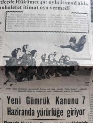 Halkçı Gazete - Turkish Newspaper - 27 Mayıs 1954 - ecnebi sermaye akını yazan Hüseyin Cahit Yalçın Başmakale - muhalefetin sert tenkitleri - Server Somuncuoğlu ve Osman Bölükbaşı muhalefet adına konuştular - güreşlerde Rusların mızıkçılığı - yeni gümrük kanunu 7 Haziranda yürürlüğe giriyor - Hüseyin Üzmezin duruşması - başbakanın Amerika seyahati yazan Nihat Erim - Kan Kokan kadın yazan SİS Yazı Dizisi - Ava Gardner bir ameliyat olacak - gerçeklerden damlalar yazan Çetin Altan - İspanya İngiltere Cebelitarık yazan Ahmet Şükrü Esmer - dünyanın en ilgi çeken zengini Aga Han hayatını anlatıyor yazı dizisi - Bartın'da fes giyenler mahkum oldu - cemiyet hayatı - DenizBank Genel müdür yardımcısı Ulvi Yenal'ın beyanatı - Güven otobüsleri - Halil Zıraman'ın Amerika'daki 67,58 lik derecesi - doktor Vafi Erar  - sinire çarpıntıya baygınlığa nevrol Cemal - Kızılcahamam kaplıcaları açılıyor - Düzce Cumhuriyet Halk Partisinin tertip ettiği Piyango - Malatya suikasti davası