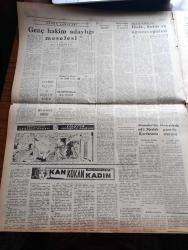 Halkçı Gazetesi - Turkish Newspaper - 25 Mayıs 1954 - seçimlere dair rakamlar yazan Hüseyin Cahit Yalçın Başmakale - dünya güreş şampiyonasında 8 siklette de finale kaldık - dünkü güreşlerde Mustafa Dağıstanlı Osman kambur ve Adil atan tuşla diğerleri sayı ile galip - Başbakan Adnan Menderes'in nutku'nun metnini gece alamadık - soprano Şükran Sülüner fotoğraf - intikal devrinin manası yazan Nihat Erim - Kan Kokan Kadın nakleden SİS Yazı Dizisi - Nurullah Ataç'ın kızı evlendi - Amerikan zencileri ve hakları yazan Ahmet Şükrü Esmer - Doğu Almanya'da mukavemet - kurulacak Japon Kuvvetleri - Lana Turner ve Kocası fotoğraf - halkçının hikayesi Kara maske çeviren Reha Arman - dünyanın en ilgi çeken zengini Aga Han hayatını anlatıyor yazı dizisi - futbol birinciliklerinde yeni bir anlaşmazlık  - işleyen demir pas tutmaz derler yazan Cemal Saltık - basketbol genç milli takımı tesbit edildi - güreşçilerin puan durumu - Ankara cemiyet hayatı - Avrupa ve Asya'da batılı müttefiklerin sorunları