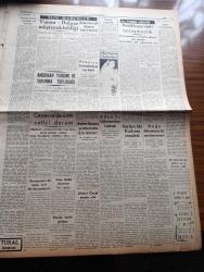 Halkçı Gazetesi - Turkish Newspaper - 25 Mayıs 1954 - seçimlere dair rakamlar yazan Hüseyin Cahit Yalçın Başmakale - dünya güreş şampiyonasında 8 siklette de finale kaldık - dünkü güreşlerde Mustafa Dağıstanlı Osman kambur ve Adil atan tuşla diğerleri sayı ile galip - Başbakan Adnan Menderes'in nutku'nun metnini gece alamadık - soprano Şükran Sülüner fotoğraf - intikal devrinin manası yazan Nihat Erim - Kan Kokan Kadın nakleden SİS Yazı Dizisi - Nurullah Ataç'ın kızı evlendi - Amerikan zencileri ve hakları yazan Ahmet Şükrü Esmer - Doğu Almanya'da mukavemet - kurulacak Japon Kuvvetleri - Lana Turner ve Kocası fotoğraf - halkçının hikayesi Kara maske çeviren Reha Arman - dünyanın en ilgi çeken zengini Aga Han hayatını anlatıyor yazı dizisi - futbol birinciliklerinde yeni bir anlaşmazlık  - işleyen demir pas tutmaz derler yazan Cemal Saltık - basketbol genç milli takımı tesbit edildi - güreşçilerin puan durumu - Ankara cemiyet hayatı - Avrupa ve Asya'da batılı müttefiklerin sorunları