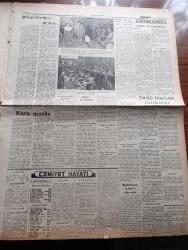 Halkçı Gazetesi - Turkish Newspaper - 25 Mayıs 1954 - seçimlere dair rakamlar yazan Hüseyin Cahit Yalçın Başmakale - dünya güreş şampiyonasında 8 siklette de finale kaldık - dünkü güreşlerde Mustafa Dağıstanlı Osman kambur ve Adil atan tuşla diğerleri sayı ile galip - Başbakan Adnan Menderes'in nutku'nun metnini gece alamadık - soprano Şükran Sülüner fotoğraf - intikal devrinin manası yazan Nihat Erim - Kan Kokan Kadın nakleden SİS Yazı Dizisi - Nurullah Ataç'ın kızı evlendi - Amerikan zencileri ve hakları yazan Ahmet Şükrü Esmer - Doğu Almanya'da mukavemet - kurulacak Japon Kuvvetleri - Lana Turner ve Kocası fotoğraf - halkçının hikayesi Kara maske çeviren Reha Arman - dünyanın en ilgi çeken zengini Aga Han hayatını anlatıyor yazı dizisi - futbol birinciliklerinde yeni bir anlaşmazlık  - işleyen demir pas tutmaz derler yazan Cemal Saltık - basketbol genç milli takımı tesbit edildi - güreşçilerin puan durumu - Ankara cemiyet hayatı - Avrupa ve Asya'da batılı müttefiklerin sorunları