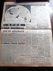 Halkçı Gazetesi - Turkish Newspaper - 25 Mayıs 1954 - seçimlere dair rakamlar yazan Hüseyin Cahit Yalçın Başmakale - dünya güreş şampiyonasında 8 siklette de finale kaldık - dünkü güreşlerde Mustafa Dağıstanlı Osman kambur ve Adil atan tuşla diğerleri sayı ile galip - Başbakan Adnan Menderes'in nutku'nun metnini gece alamadık - soprano Şükran Sülüner fotoğraf - intikal devrinin manası yazan Nihat Erim - Kan Kokan Kadın nakleden SİS Yazı Dizisi - Nurullah Ataç'ın kızı evlendi - Amerikan zencileri ve hakları yazan Ahmet Şükrü Esmer - Doğu Almanya'da mukavemet - kurulacak Japon Kuvvetleri - Lana Turner ve Kocası fotoğraf - halkçının hikayesi Kara maske çeviren Reha Arman - dünyanın en ilgi çeken zengini Aga Han hayatını anlatıyor yazı dizisi - futbol birinciliklerinde yeni bir anlaşmazlık  - işleyen demir pas tutmaz derler yazan Cemal Saltık - basketbol genç milli takımı tesbit edildi - güreşçilerin puan durumu - Ankara cemiyet hayatı - Avrupa ve Asya'da batılı müttefiklerin sorunları