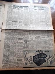 Halkçı Gazete - Turkish Newspaper - 25 Ağustos 1954 - uydurma parti yazan Hüseyin Cahit Yalçın Başmakale - Brezilya başkanı Vargas dün intihar etti - Kızıl Çini ziyaret etmekte olan İngiliz İşçi Partisi heyeti fotoğraf - Mao Tse Tung Attlee'yi kabul etti - Bülent Nuri Esenin işine son verildi - 30 Ağustos Kupası boks maçları - Ürdün Kralı Hüseyin şerefine geçit resmi - hizip korkusu yahut duçe yanılmaz yazan Nihat Erim - doğuda Atatürk Üniversitesi - Kıbrıs için yapılacak mitingler - Üçüncü Dünya savaşı çıkar mı - Türkiye İş bankası'nın 30. Yıldönümü - gazeteci şairler ve onlardan biri yazan Bülent Ecevit - Kıbrıs meselesi Birleşmiş Milletler'de yazan Ahmet Şükrü Esmer - Meşrutiyet devri ve sonrası yazan Hüseyin Cahit Yalçın Yazı Dizisi - büyük sünnet düğünü sahnede Nigar Uluerer Esenparkta - Ankara İstanbul Radyosu Programı - çocuk sayfası - Roman yollarını kaybeden 40 çocuk - bilmece bulmaca - Bilgi dünyası - küçük kardeşlerin köşesi - Nasrettin Hoca'dan yangın - şiir bayrağımın süsü