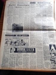 Halkçı Gazete - Turkish Newspaper - 29 Ekim 1954 - Cumhuriyet Bayramı yazan Hüseyin Cahit Yalçın Başmakale - Cumhuriyetin 31. Yılı - büyük milletimize bayramımız kutlu olsun - Cumhuriyet Bayramı çizimi M. Bakır - Gülser Ardağ isimli genç kızın Adnan Menderes'e mektubu - Cumhuriyet nasıl ilan edilmişti yazan Ali Rıza Erem - cumhuriyetimize iyi dilekler yazan Nihat Erim - Cumhuriyet Kupası maçları - üniversitenin açılışına İsmet İnönü çağrılmayacak mı - Ankara sinemalarında haftanın filmleri - yeni Sovyet notası yazan Ahmet Şükrü Esmer - Meşrutiyet devri ve sonrası yazan Hüseyin Cahit Yalçın Yazı Dizisi - karaböcekler ve raks yıldızı Nergis Moğol Esenpark gazinosunda - Akbank - sana kahvaltılık margarin - kulüp 47 pek yakında açılacak - Devlet Tiyatrosu keçiler Adası - Güven otobüsleri - büyük sinemada Demir maskeli Kadın filmi - Nur sinemasında Kahraman Kaptan ve intikam kılıcı filmi - Tanrıdağı ziyafeti yazan Reşat Nuri Güntekin - halkçının küçük ilanları - Nevrol Cemal