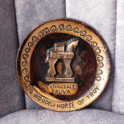 ÇANAKKALE TRUVA TEMALI EL YAPIMI ÇÖMLEK TABAK. KONDİSYON YÜKSEK KOLEKSİYONLUK NADİR