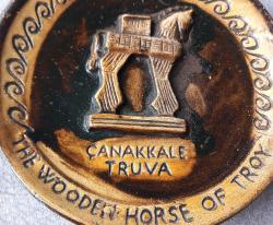 ÇANAKKALE TRUVA TEMALI EL YAPIMI ÇÖMLEK TABAK. KONDİSYON YÜKSEK KOLEKSİYONLUK NADİR