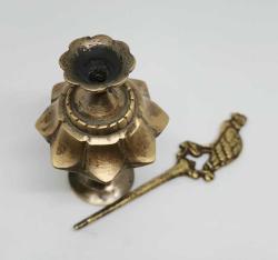 Antik, İslami Tarzda Sürmedan / Çiçek ve Kuş Temalı Prinç Şişe. Mükemmel Detaylı Bir Tasarım ve El Yapımı İşçilik. 1930-1940'lar. Prinç (9,5 cm)