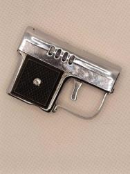 Tabanca şeklinde eski çakmak 