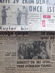 Milliyet Gazetesi - Turkish Newspaper - 21 Mayıs 1962 - Adalet Partisi affı 29 Ekim'den önce istiyor - Cemal Gürsel buhran geçecek dedi - kuşlar bir uçağa çarptı uçak yeşilköy'e mecburi iniş yaptı - Adalet Partisi genel başkanı Ragıp Gümüşpala ve Turhan Kapanlı toplantıda fotoğraf - Başkan Cemal Gürsel dün sabah gezmesinde arkadaşımız Orhan Tokatlı'nın sorularını cevaplandırıyor Fotoğrafı - sirkeci'de 2 Otel 7 dükkan yandı fotoğraf - 22 Şubat olaylarına karışıp emekliye sevk edilenlerden 28 subay danıştay'da iptal davası açtılar - Talat Aydemir konuşuyor fotoğraf - İstanbul Ankara Teknik Üniversite radyo programı - milliyet'ten mektup yazan Abdi İpekçi - bir parçacık seviye yazan Çetin Altan - İstanbul'da sinema tiyatro programı - sanayi bakanı Fethi Çelikbaş yatırımlar hızlandırılacak dedi - Abdülcanbaz'ın maceraları çizen Turhan Selçuk - Kızıl kadırga yazan Abdullah Ziya Kozanoğlu Yazı Dizisi -  Metin Oktay'lı Palermo Hajduku Yendi - güreş milli takımları bugün atina'ya gidiyor