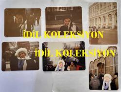 ROMALI PERİHAN'IN (PERİHAN BENLİ) ORİJİNAL 5'Lİ FOTOĞRAF SETİ  - 13 x 9 cm EBADINDA - ROMALI PERİHAN, YURT DIŞI GEZİ TURUNDAYKEN (RUSYA) ÇEKİLMİŞ 5 FARKLI HATIRA FOTOĞRAFI