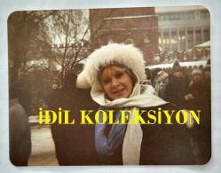 ROMALI PERİHAN'IN (PERİHAN BENLİ) ORİJİNAL 5'Lİ FOTOĞRAF SETİ  - 13 x 9 cm EBADINDA - ROMALI PERİHAN, YURT DIŞI GEZİ TURUNDAYKEN (RUSYA) ÇEKİLMİŞ 5 FARKLI HATIRA FOTOĞRAFI