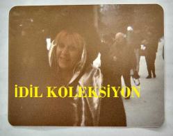 ROMALI PERİHAN'IN (PERİHAN BENLİ) ORİJİNAL 5'Lİ FOTOĞRAF SETİ  - 13 x 9 cm EBADINDA - ROMALI PERİHAN, YURT DIŞI GEZİ TURUNDAYKEN (RUSYA) ÇEKİLMİŞ 5 FARKLI HATIRA FOTOĞRAFI
