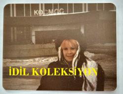 ROMALI PERİHAN'IN (PERİHAN BENLİ) ORİJİNAL 5'Lİ FOTOĞRAF SETİ  - 13 x 9 cm EBADINDA - ROMALI PERİHAN, YURT DIŞI GEZİ TURUNDAYKEN (RUSYA) ÇEKİLMİŞ 5 FARKLI HATIRA FOTOĞRAFI