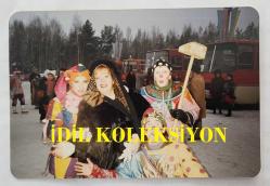 ROMALI PERİHAN'IN (PERİHAN BENLİ) ORİJİNAL 6'LI FOTOĞRAF SETİ  - 13 x 9 cm EBADINDA - ROMALI PERİHAN, YURT DIŞI GEZİ TURUNDAYKEN (RUSYA) ÇEKİLMİŞ 6 FARKLI HATIRA FOTOĞRAFI - TURA TURİZM