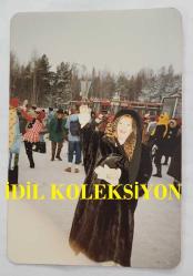 ROMALI PERİHAN'IN (PERİHAN BENLİ) ORİJİNAL 6'LI FOTOĞRAF SETİ  - 13 x 9 cm EBADINDA - ROMALI PERİHAN, YURT DIŞI GEZİ TURUNDAYKEN (RUSYA) ÇEKİLMİŞ 6 FARKLI HATIRA FOTOĞRAFI - TURA TURİZM