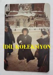 ROMALI PERİHAN'IN (PERİHAN BENLİ) ORİJİNAL 4'LÜ FOTOĞRAF SETİ  - 13 x 8,5 cm EBADINDA - ROMALI PERİHAN, YURT DIŞI GEZİ TURUNDAYKEN (RUSYA) ÇEKİLMİŞ 4 FARKLI HATIRA FOTOĞRAFI