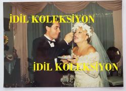 ROMALI PERİHAN'IN (PERİHAN BENLİ) NİKAH TÖRENİNİN ORİJİNAL 3'LÜ FOTOĞRAF SETİ  - 18,5 x 13 cm EBADINDA - ROMALI PERİHAN, 3. EVLİLİĞİNİ YAPTIĞI ALMAN EŞİ B. BENSAN İLE EVLENİRKEN NİKAH TÖRENİNDE ÇEKİLMİŞ 3 ÖZEL HATIRA FOTOĞRAFI... DAVETLİLER ARASINDA FATMA GİRİK ve AVUKAT HÜSEYİN RAHMİ ÖZKAN DA YER ALDI. ÇOK NET KALİTEDE ORİJİNAL BASIM FOTOĞRAFLAR. ÖZEL ARŞİV...