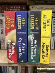 MILLENNIUM SERİSİ - İLK 4 KİTAP / 1. EJDERHA DÖVMELİ KIZ - 2. ATEŞLE OYNAYAN KIZ - 3. ARI KOVANINA ÇOMAK SOKAN KIZ - 4. ÖRÜMCEK AĞINDAKİ KIZ