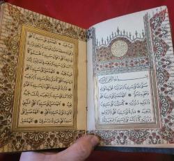 LOT.5 » CİLDİ YAZILI ANTİKA ALTIN YALDIZLI DELAİL ÜL HAYRAT. EMSALLERİ 15 BIN LİRA