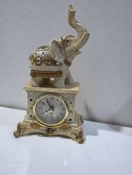 FİL FORMUNDA POLYESTER SAATLİ BİBLO ÇALIŞIR DURUMDA ARKA KÖŞEDE HAFİF ATIK VAR