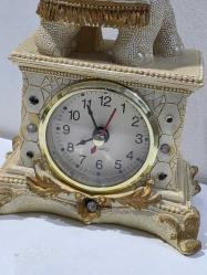 FİL FORMUNDA POLYESTER SAATLİ BİBLO ÇALIŞIR DURUMDA ARKA KÖŞEDE HAFİF ATIK VAR