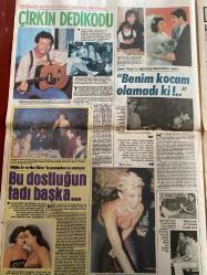 ŞEY HAFTALIK MAGAZİN GAZETESİ DOĞUM GÜNÜ HEDİYESİ  ( Turkish Newspaper ) - 18 MART 1989 -TAM TAKIM 10 SAYFADIR -Nazan Şoray-Turan Çevik-Türkan Şoray-Ayşegül-Neşe Aksoy-Sevim Egesoy-Sibel Barış-Lokman-Müşerref Akay-Hümeyra-Sisi-Metin Sarp-İpek Pınar-Nur Sürer-Müjde Ar-Ferdi Özbegen-Tülay Karaca-Zinnur Karaca-Atilla Arcan-Zeki Müren-Müjdat Gezen-Gönül Yazar-Yalçın Gülhan-Çetin Alp-Atilla Yelken-Meral Somen-Atila Özdemiroğlu-Yıldırım Aktuna Nazan Şoray’a çamur-Turan Çevik yüzünden başı yine dertte-Namusuna sürülen kara lekeyi silmek için her şeye razı-Tek desteği ablası-SHP’de Sultan hayranlığı-Ayşegül’ün son kumarı-Neşe Aksoy’un gizlediği nikah-Sevim Egesoy kural tanımıyor-Bu kadına “dur” diyecek yok mu-Lokman’la evleniyorum-Müşerref’e sevgi çemberi-Çirkin dedikodu-Benim kocam olamadı ki-Bu dostluğun tadı başka-Ferdi’nin zor günleri-Travesti Tolga’ya rağbet çok-Teyzesinin yolundaki dansöz-Tükenmez sermayeler-Kızıyla yarışıyor-Cankurtaran’a onlar da saldırdı-Yıldırım Aktuna’yı da geçti-Ba